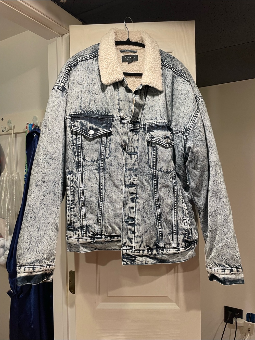 PacSun Men’s Medium Acid Wash Sherpa Lined Denim Trucker Jacket